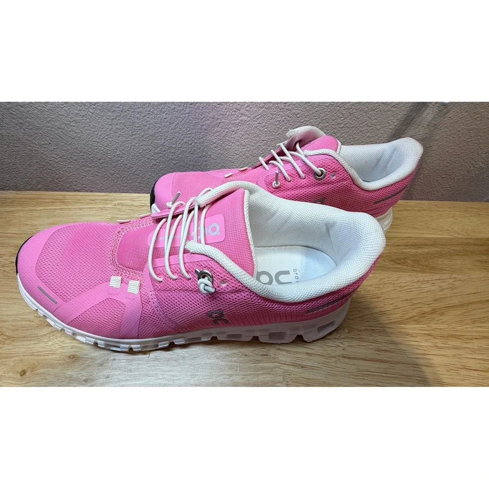 On Running Cloud Pink White Women Running Shoes US 7 EU 38 NWOT